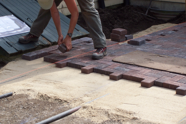 8-18-11_laying_pavers_-_dwight_derby_house_(5)-resized-600