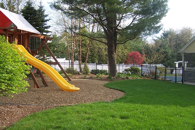 5 Proper Ways to Use Fences in a Landscape