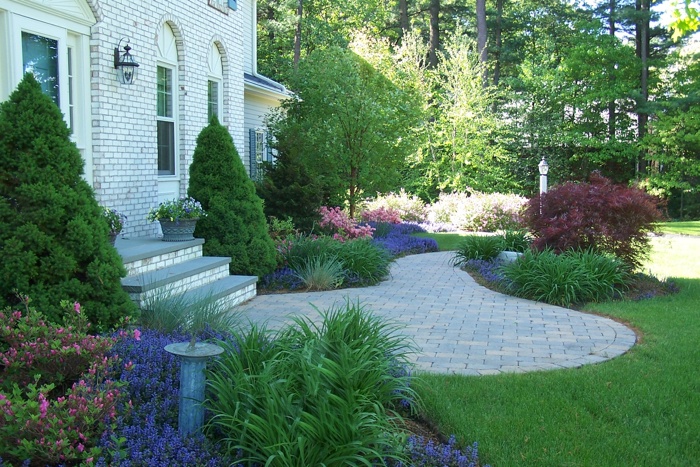 beutiful front walkway