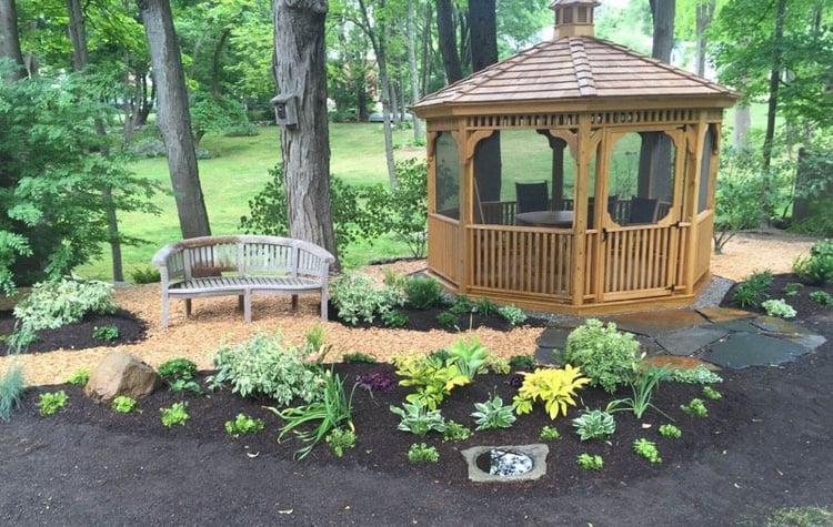 gazebo-garden-woodchip-mulch-path.jpg