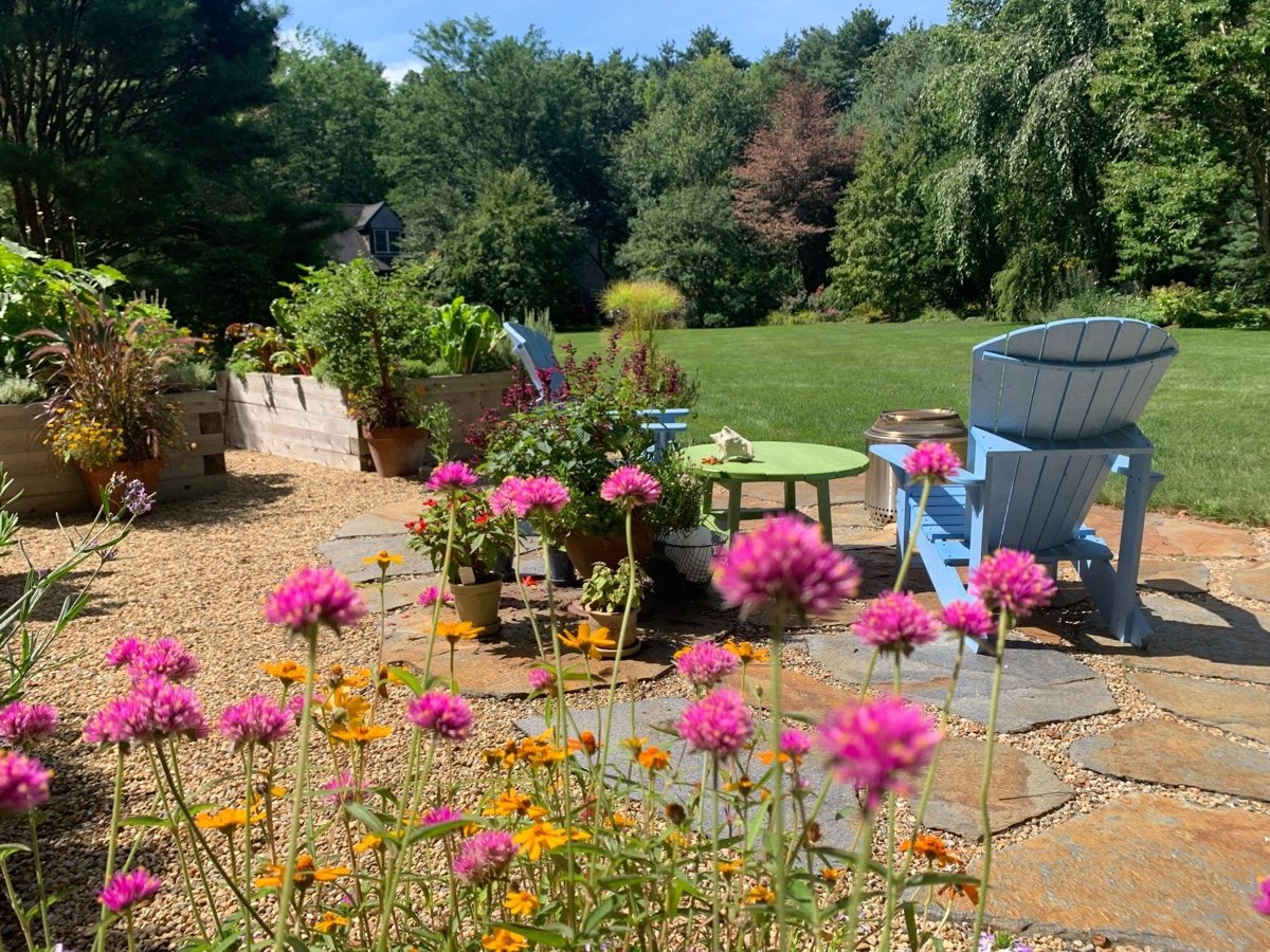 home-vegetable-garden-sitting-area