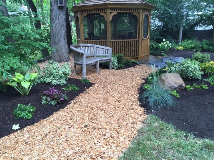 the-woodchip-path-to-gazebo.jpg