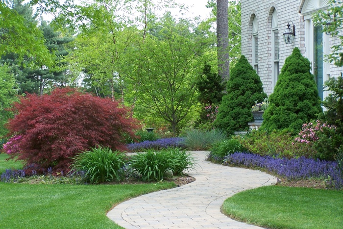 Welcoming-front-walkway