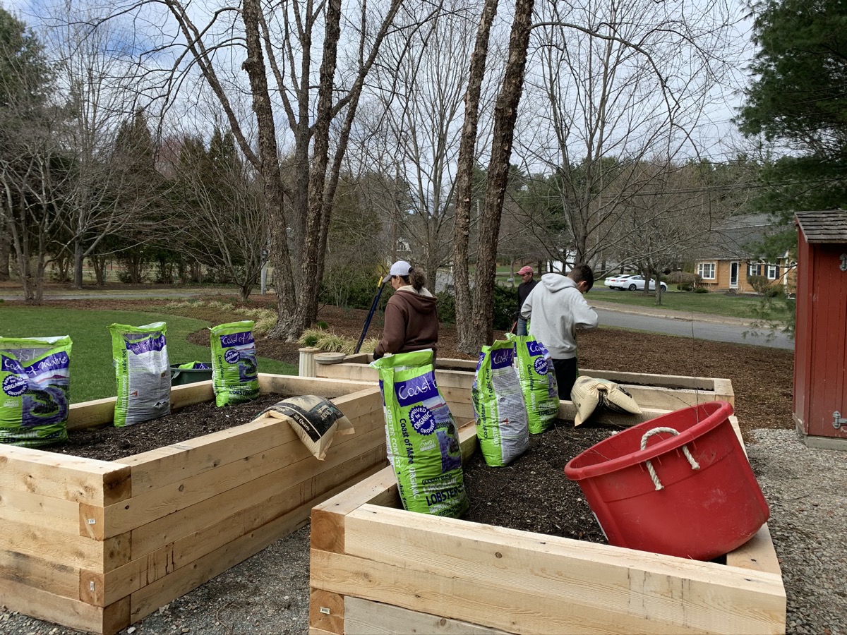 A Fine Gardener Digs into the Truth About Soil