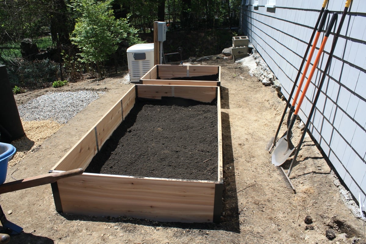 2-10-Filling-boxes-with-organic-soil